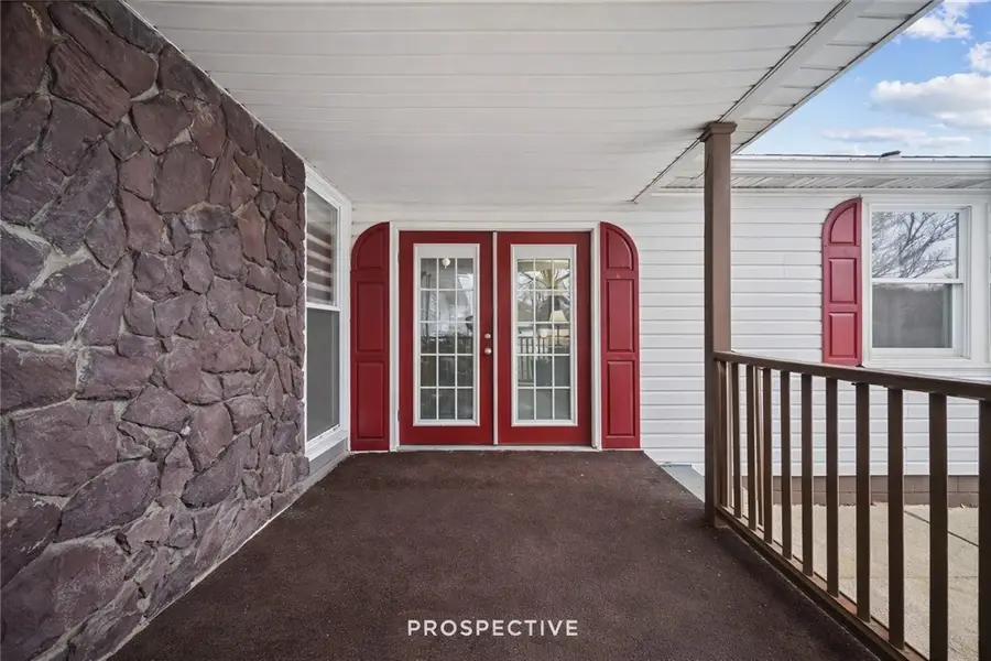 409 Oak St, Hopwood, PA 15445 - #2