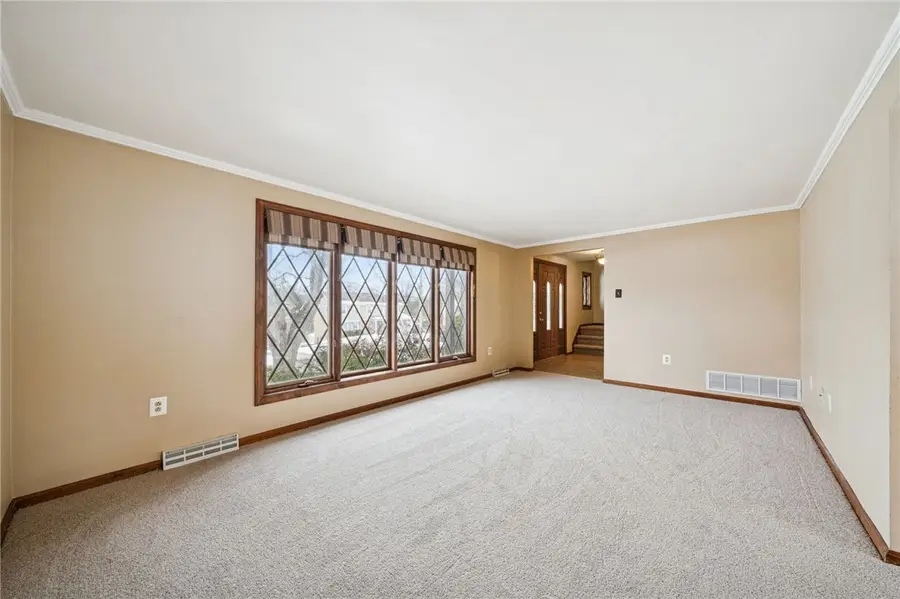 5934 Graybrook Dr, Murrysville, PA 15632 - #2