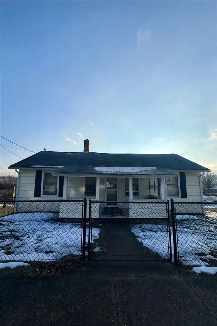 380 Monroe Ave, Leechburg, PA 15656 - #2