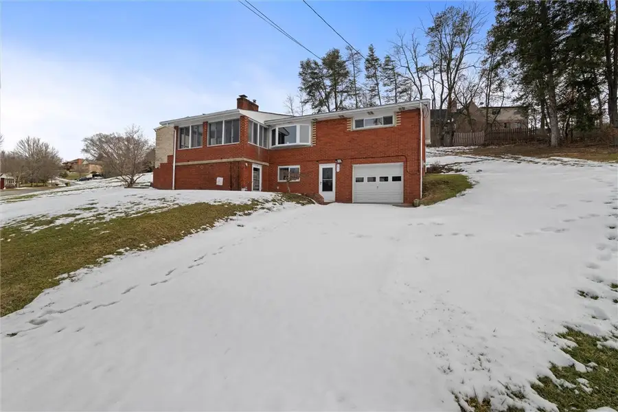 804 Redwood Dr, Cecil Bishop, PA 15057 - #2