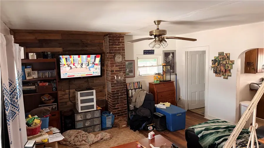 327 Lowell St, Vandergrift, PA 15690 - #2