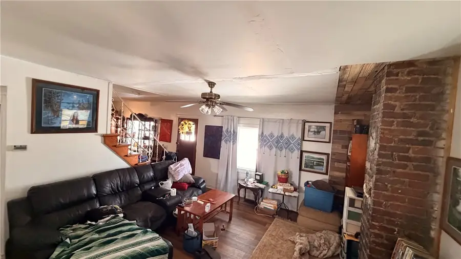 327 Lowell St, Vandergrift, PA 15690 - #3