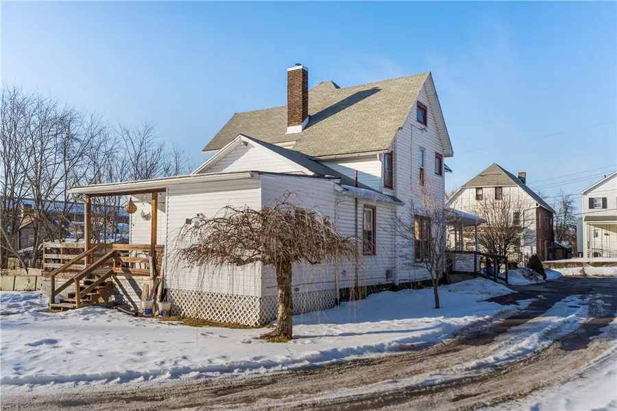 374 Harrison St, Sharon, PA 16146 - #3