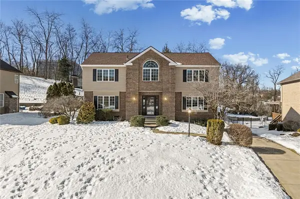 112 Field Club Dr W, Robinson Twp, PA 15136