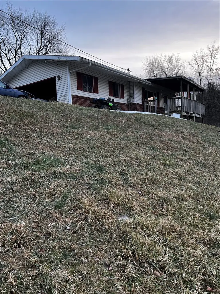 343 Vanderbilt Rd, Connellsville, PA 15425 - #2