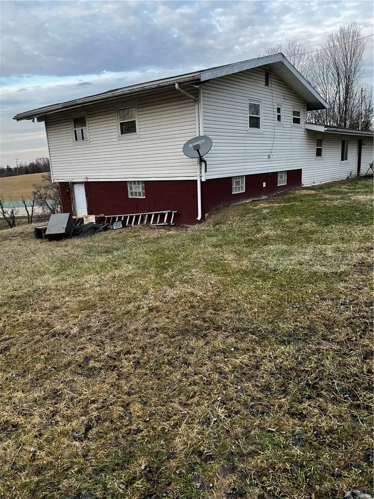 343 Vanderbilt Rd, Connellsville, PA 15425 - #3