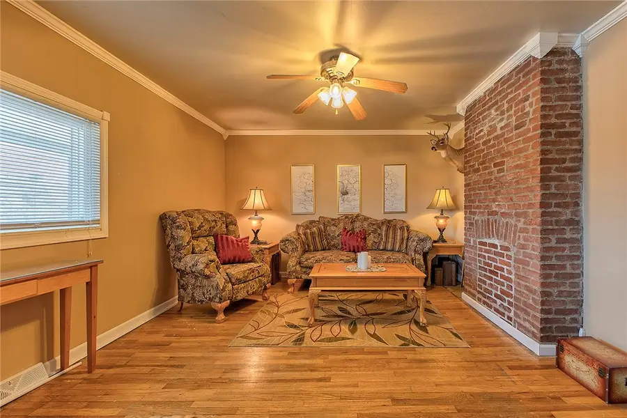 8005 Hayward St, Wendel, PA 15691 - #2