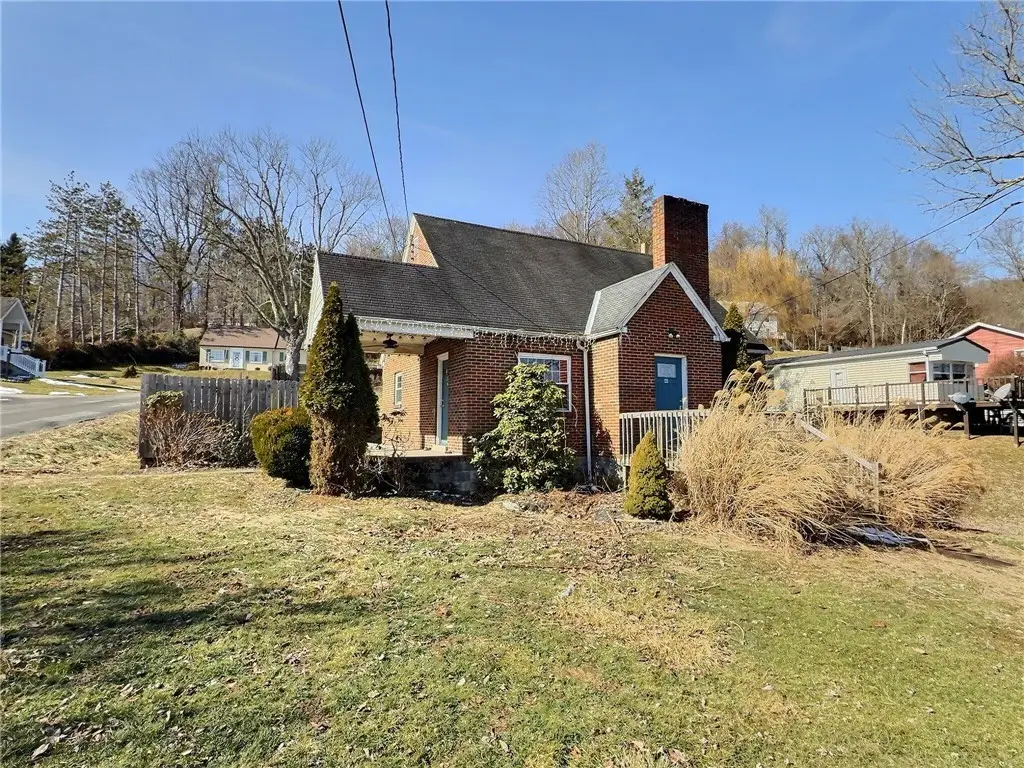 41 Bethlehem St, Fredericktown, PA 15333 - #1