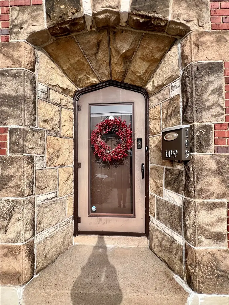 109 Burdine Ave, Brentwood, PA 15227 - #2