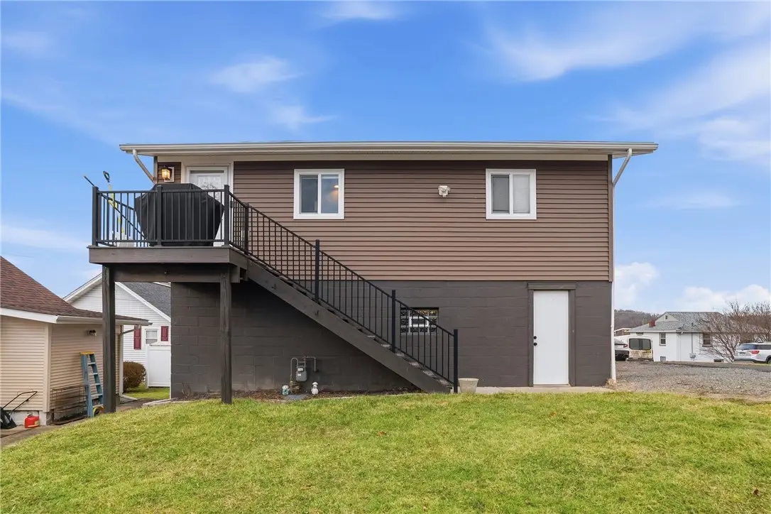 215 1/2 Dombroski Ave, New Kensington, PA 15068 - #1