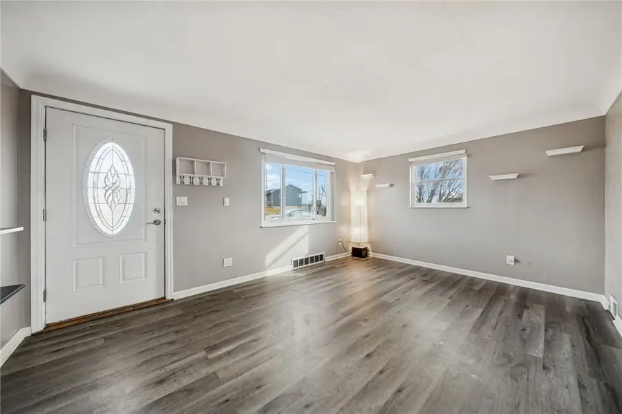 10660 Crestview Dr, Irwin, PA 15642 - #3