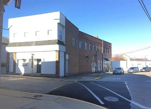 300 Longfellow St, Vandergrift, PA 15690