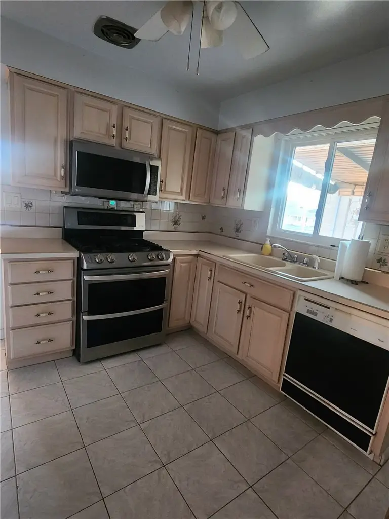 1586 Collier Ave, Carnegie, PA 15106 - #3