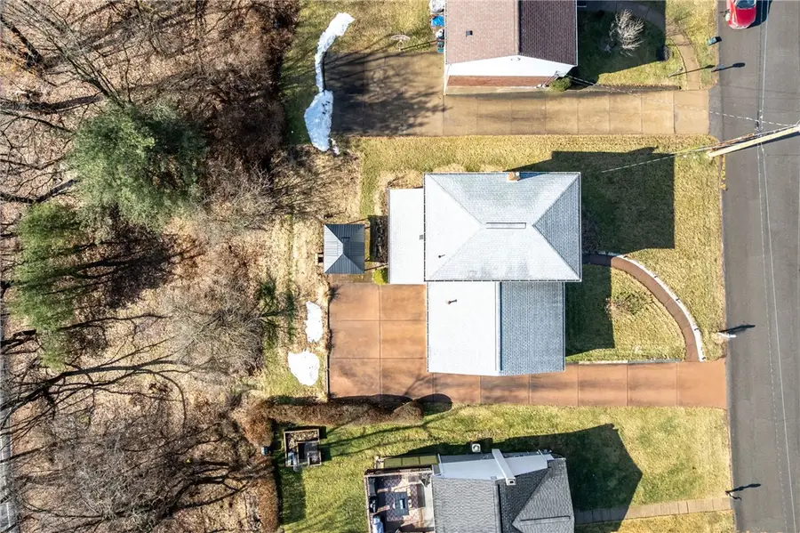 1045 Fiddleback Dr, McKees Rocks, PA 15136 - #2