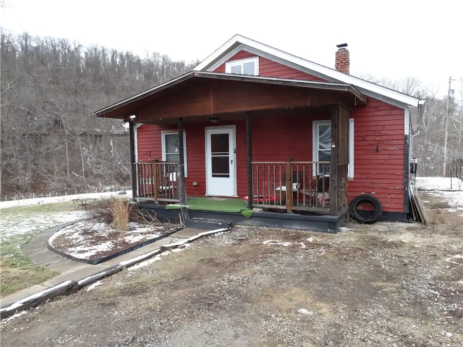 24 Hillman St, Bentleyville, PA 15314 - #2