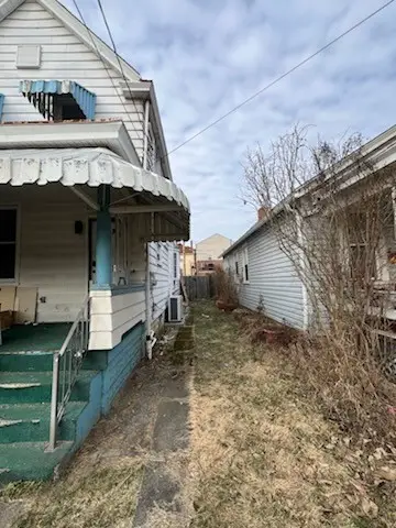 1122 Race St, McKees Rocks, PA 15136 - #2