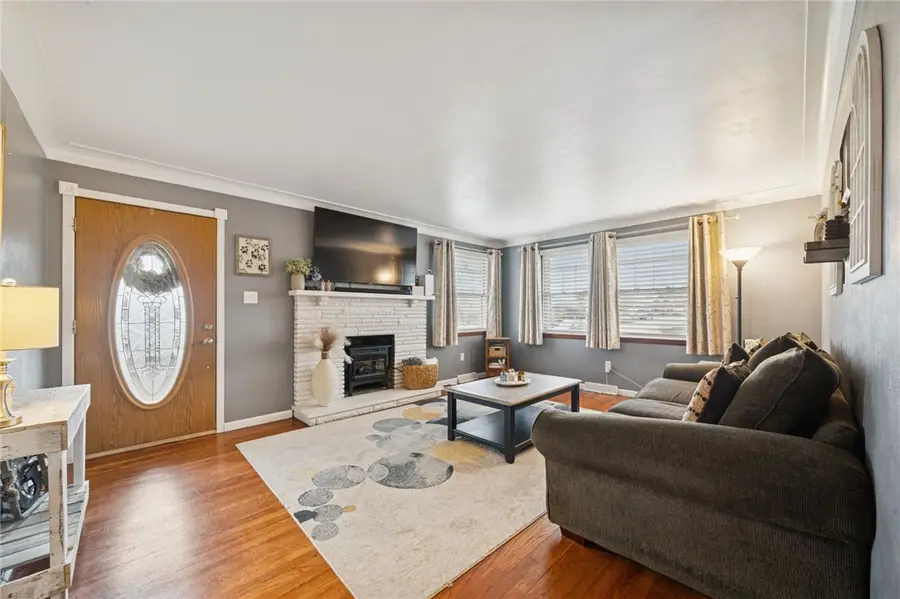 1515 Oak St, South Greensburg, PA 15601 - #2