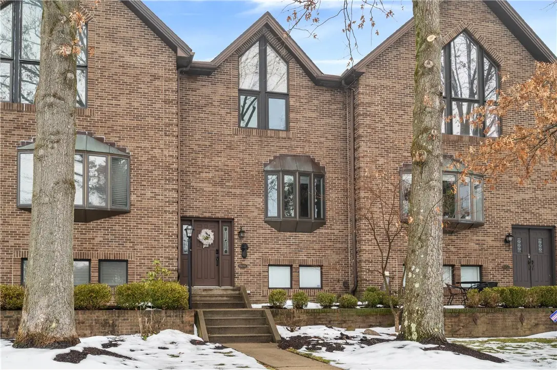 10098 Mansion Dr, McCandless, PA 15044 - #1