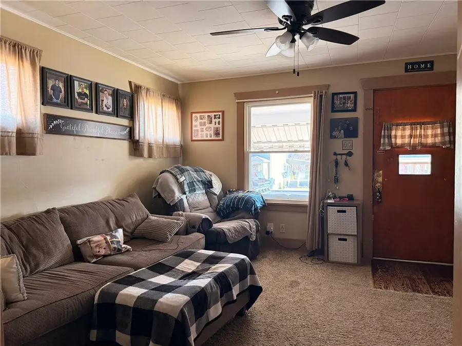 434 1st Ave, Ellwood City, PA 16117 - #2