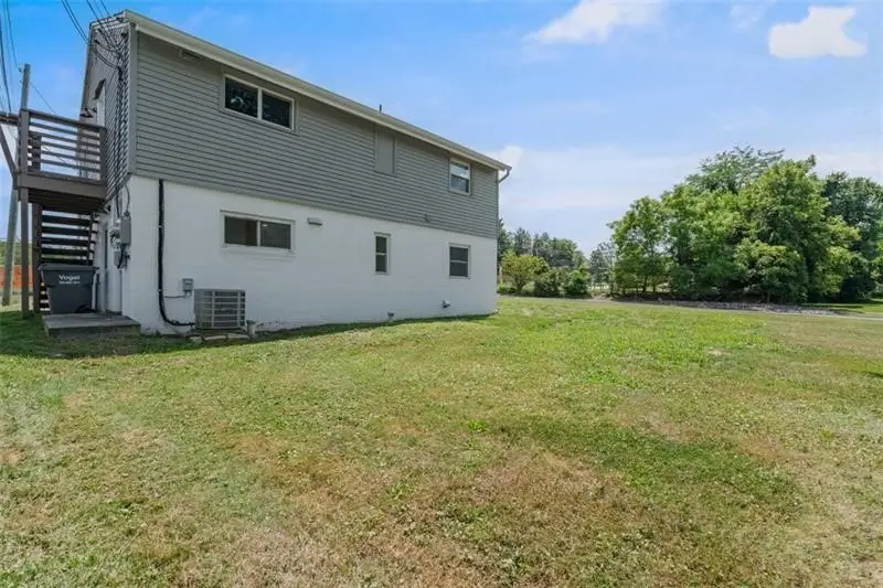 1122 Pittsburgh Rd, Valencia, PA 16059 - #2