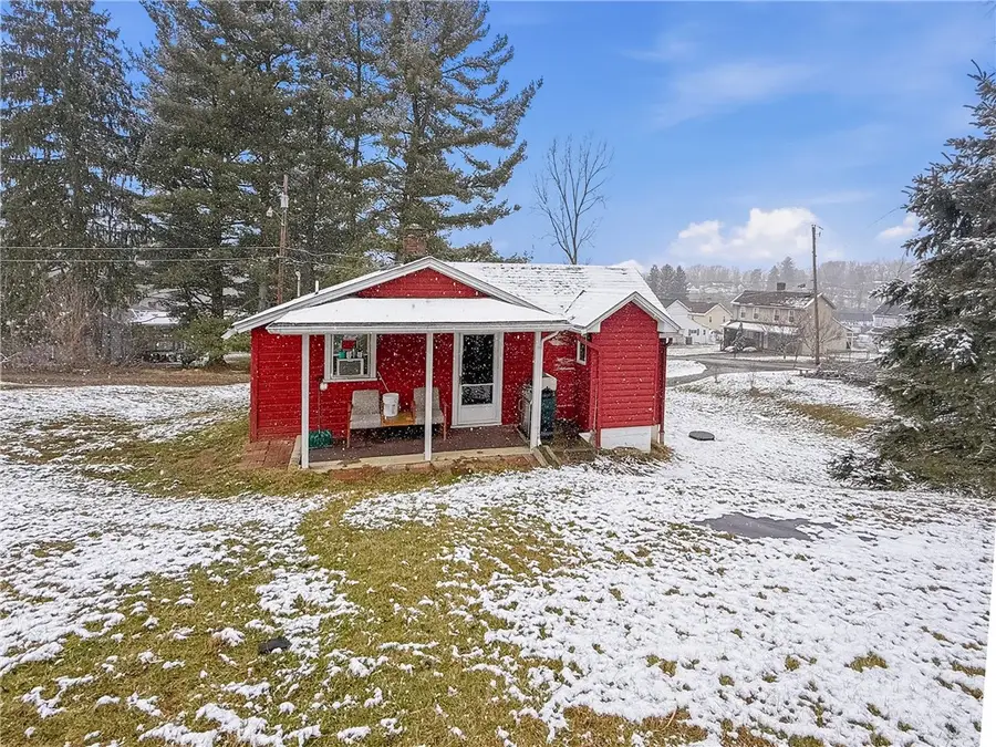 1513 Sycamore Ln, Mount Pleasant, PA 15666 - #2