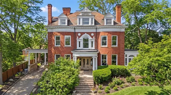 5435 Dunmoyle St, Squirrel Hill, PA 15217