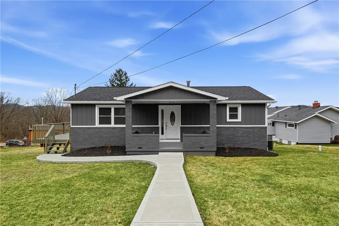 667 Memorial Dr, New Kensington, PA 15068 - #1