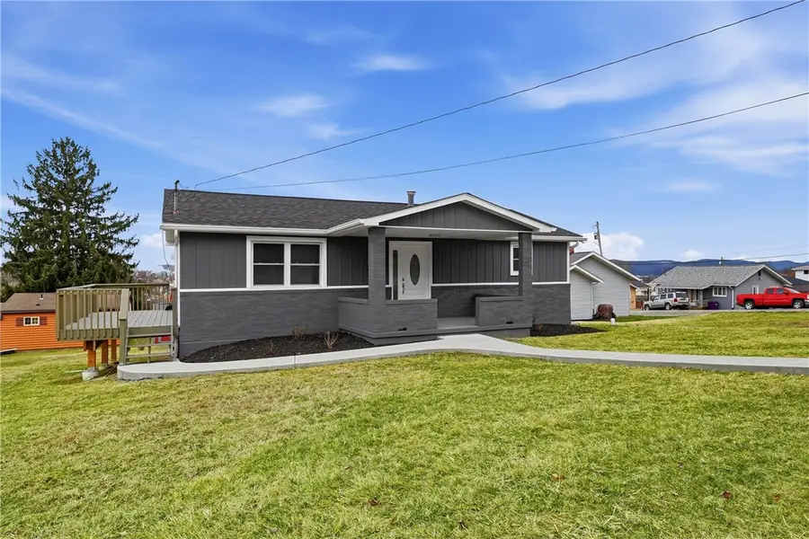 667 Memorial Dr, New Kensington, PA 15068 - #3