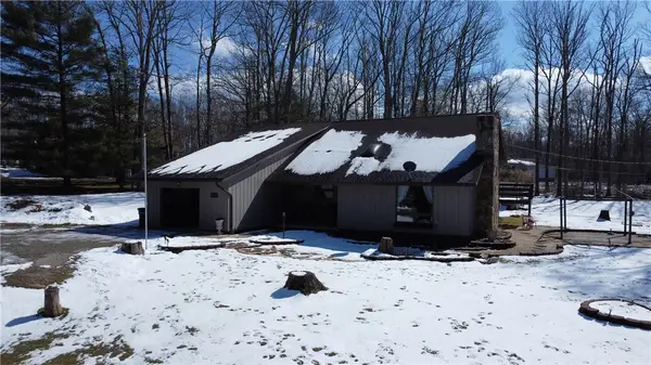 11 Orchard Camp Dr, Ohiopyle, PA 15470