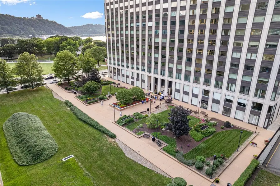 320 Fort Duquesne Blvd #4F, Pittsburgh, PA 15222 - #3