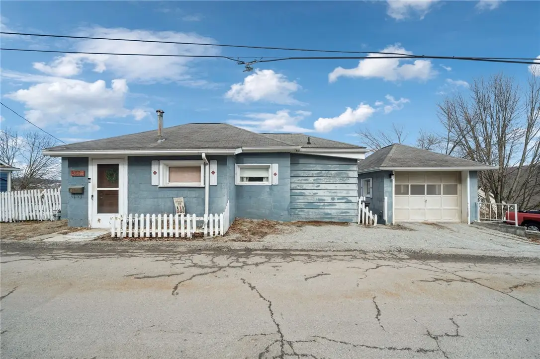 2333 Long St, South Greensburg, PA 15601 - #1