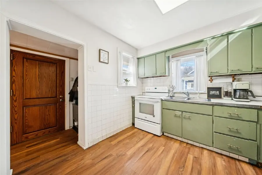 2333 Long St, South Greensburg, PA 15601 - #3