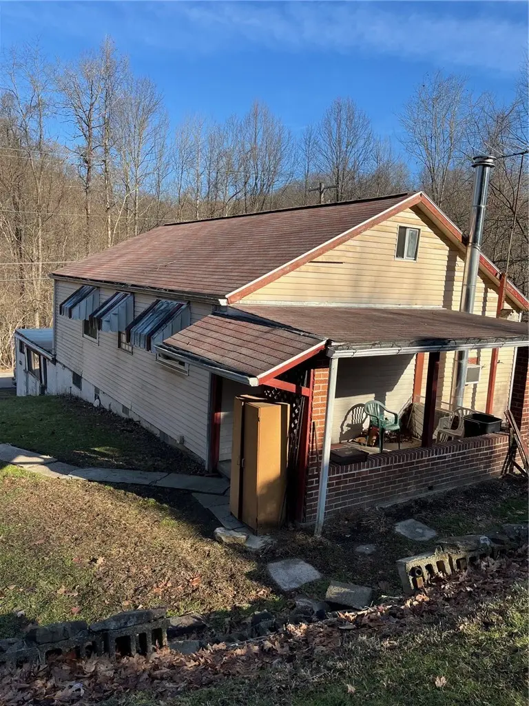 222 Whitten Hollow Rd, New Kensington, PA 15068 - #1