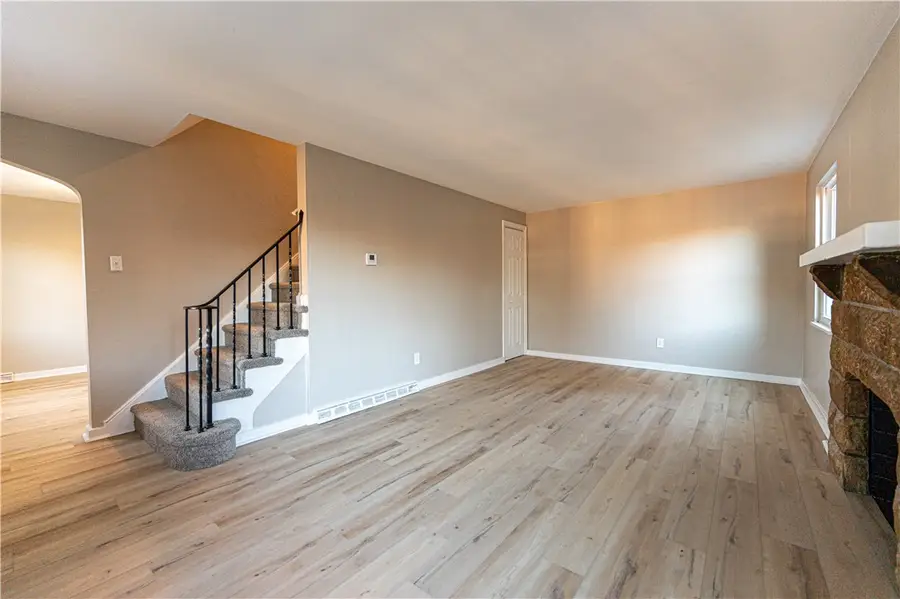 325 Bracken Ave, Brentwood, PA 15227 - #3