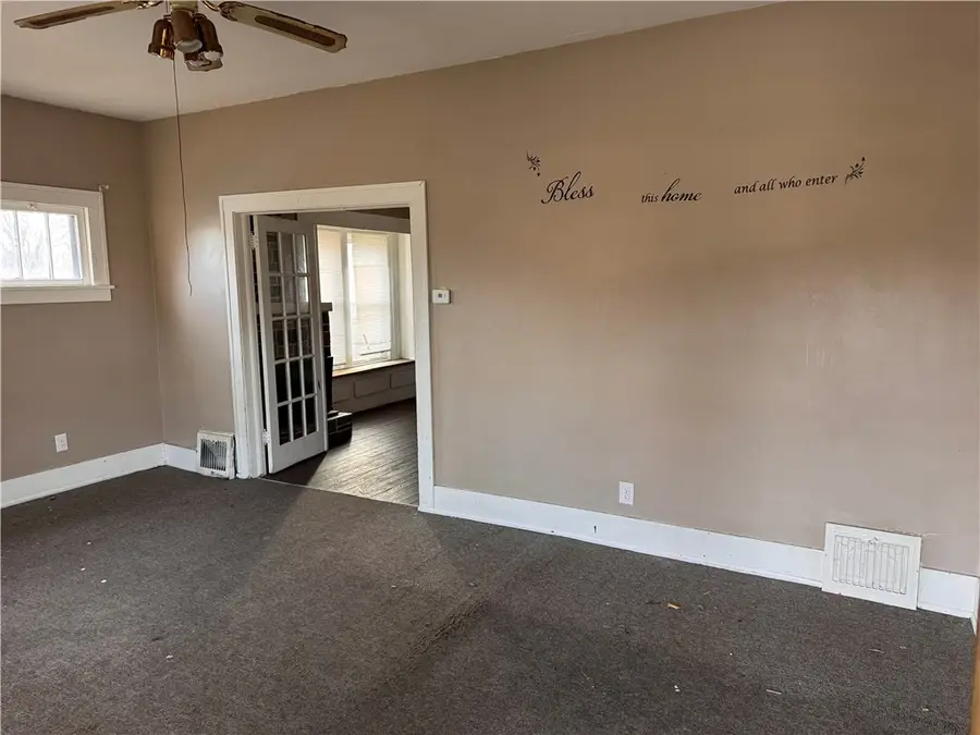 400 Emerson Ave, Farrell, PA 16121 - #2