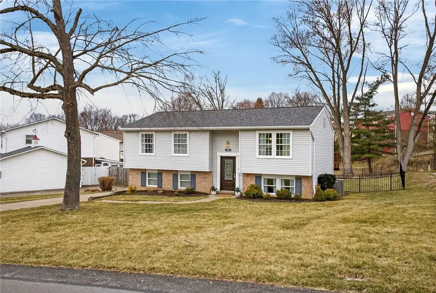 208 Woodhaven Dr, Bridgeville, PA 15017 - #2