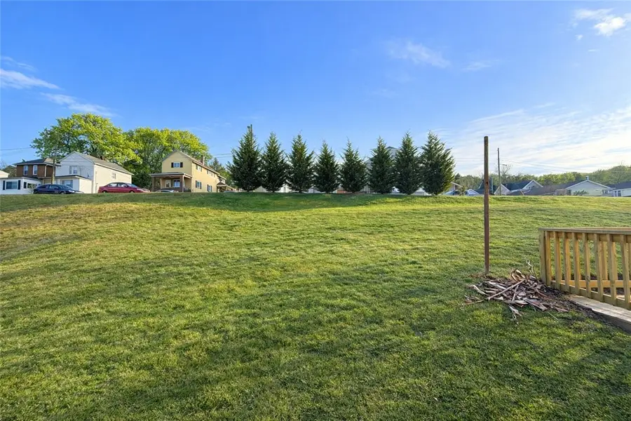 417 Division Ave, Ellwood City, PA 16117 - #3