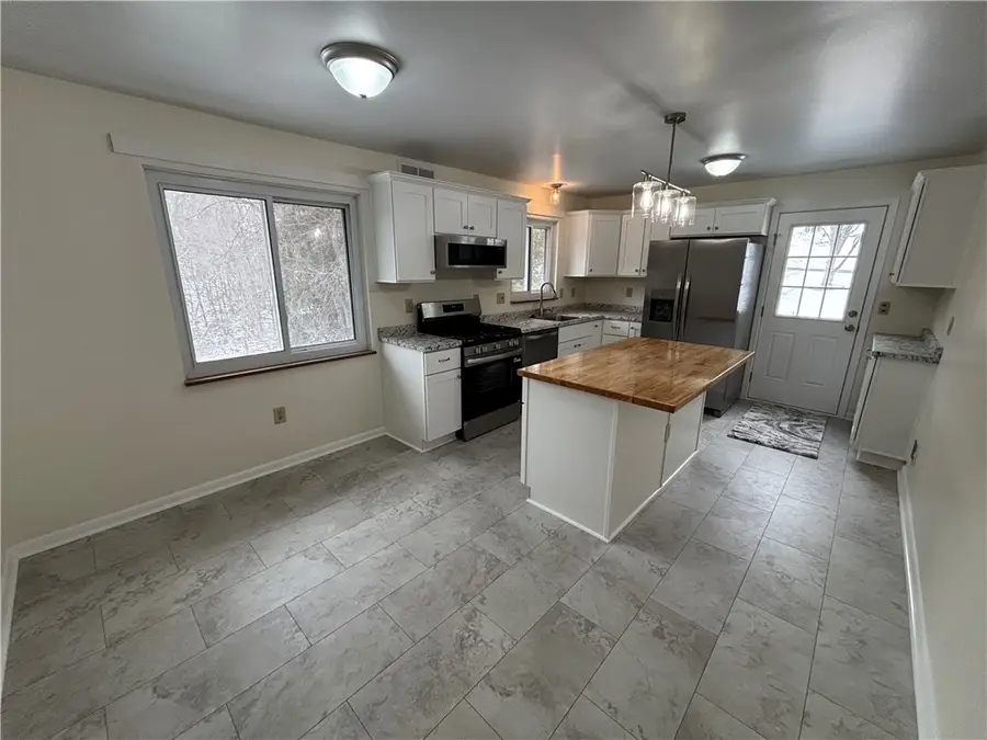 151 Dwellington Dr, Valencia, PA 16059 - #3