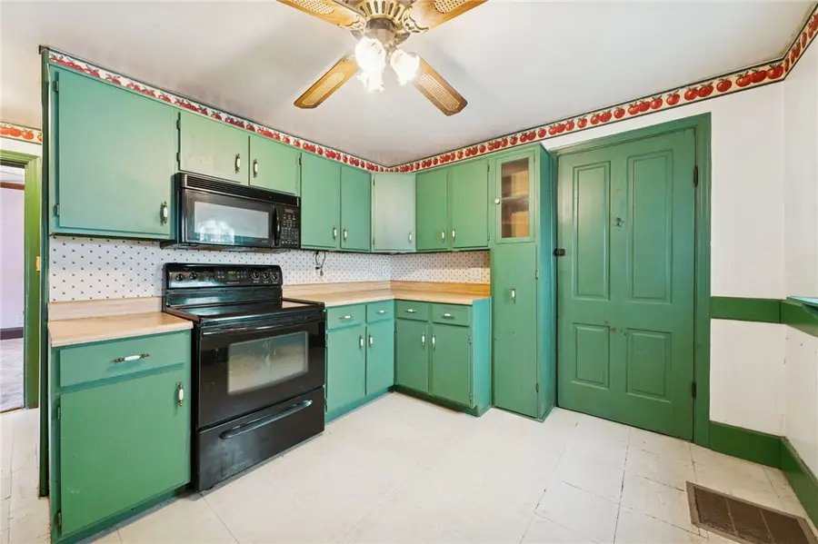 111 Hayden Ln, West Newton, PA 15089 - #3