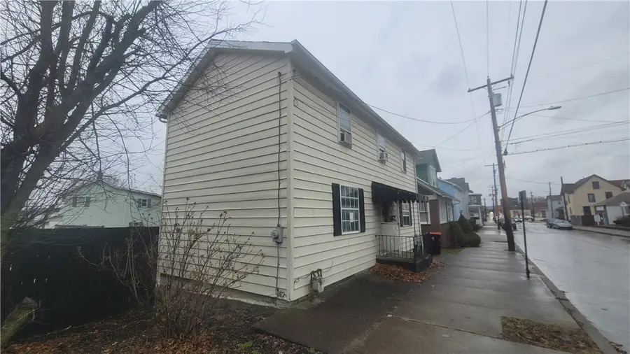 1319 Jefferson St, Latrobe, PA 15650 - #2