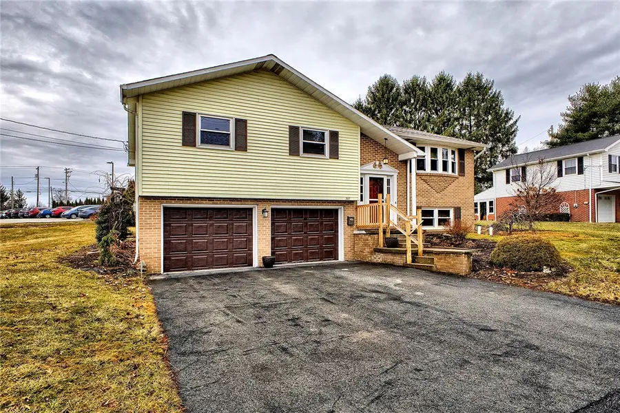 207 W Tacoma Avenue, Latrobe, PA 15650 - #3