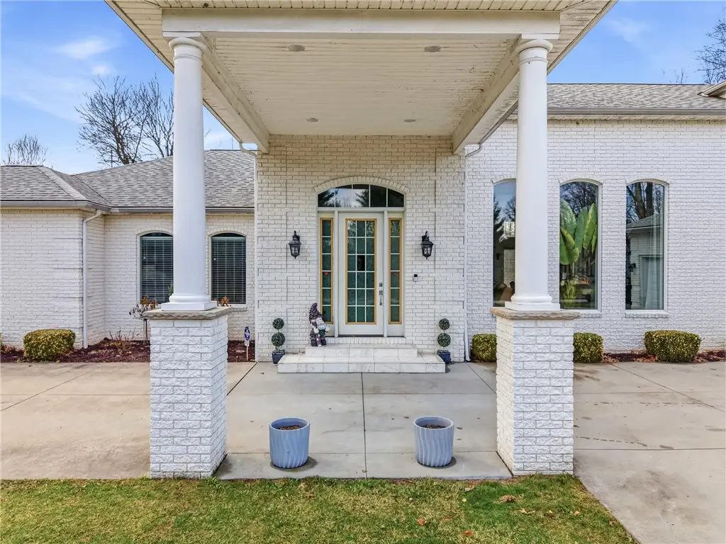 2440 Pierce Bluffs Dr, Hermitage, PA 16148 - #1