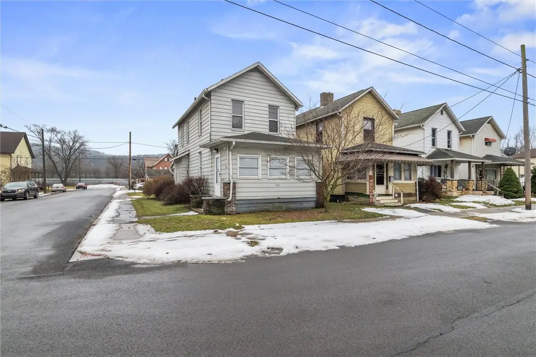 542 N Cedar St, New Castle, PA 16102 - #1