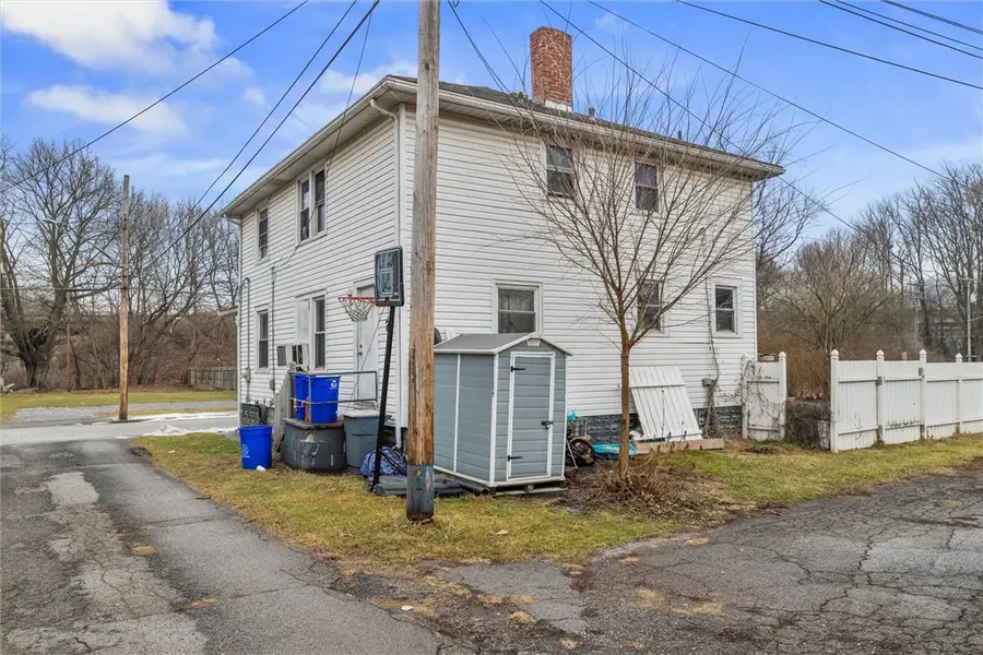 106 E Clayton St, New Castle, PA 16102 - #3