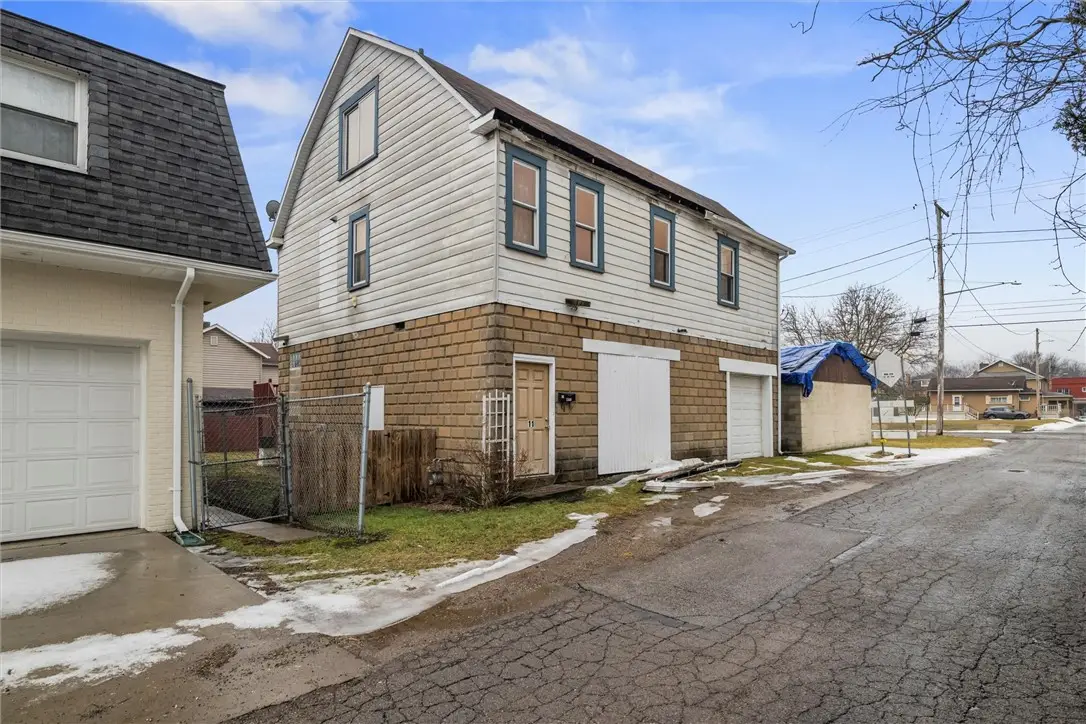 11 Tremont St, New Castle, PA 16102 - #1