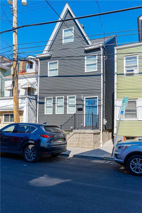 4737 Lorigan St, Bloomfield, PA 15224