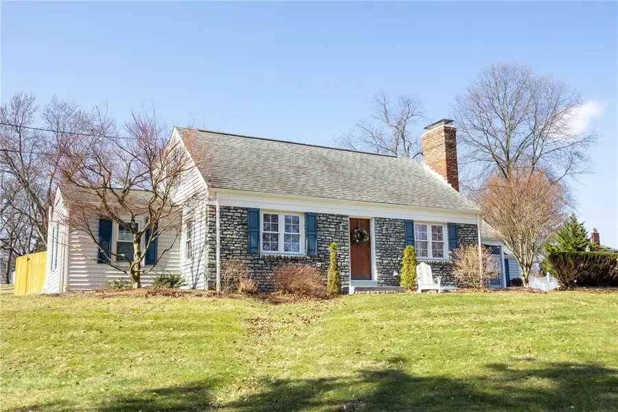 3335 Crestview Dr, Bethel Park, PA 15102 - #2