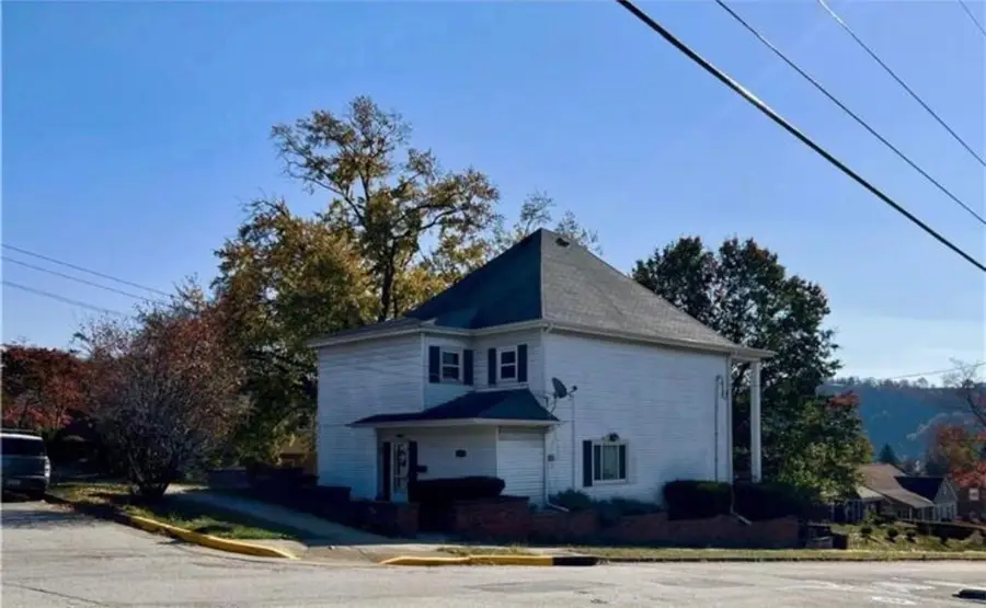 400 Elwyn Ave, Springdale, PA 15144 - #3