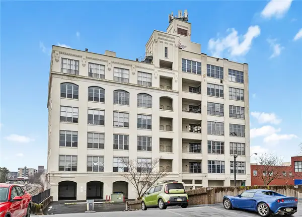 5850 Centre Ave #302, Pittsburgh, PA 15206