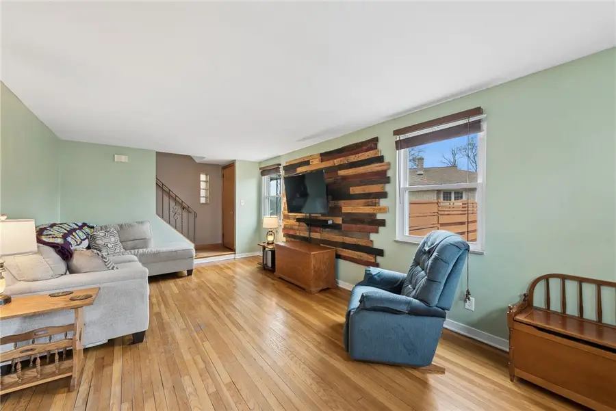 2039 Outlook Dr, Verona, PA 15147 - #2